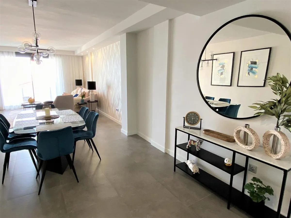 Prestigious Apartment With Seaview In 마닐바