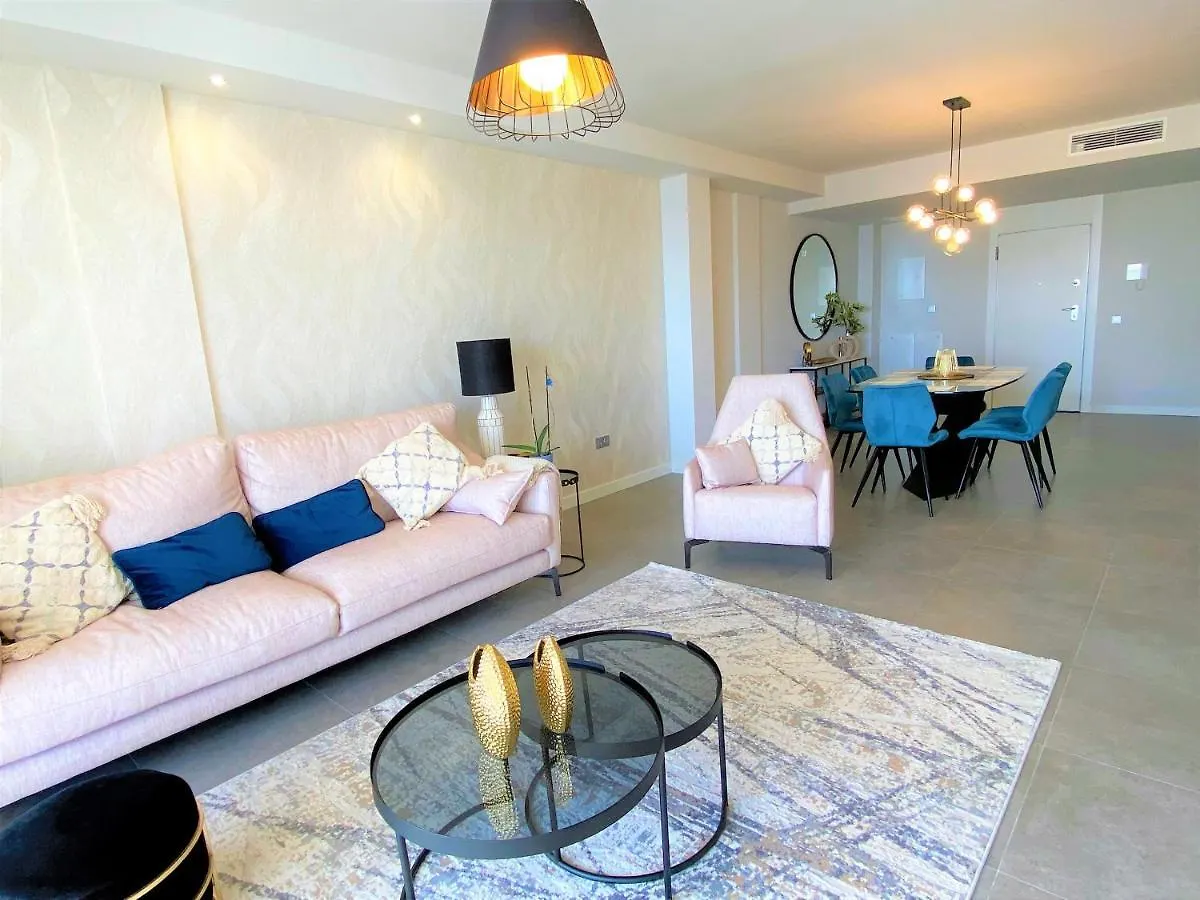 Prestigious Apartment With Seaview In 마닐바